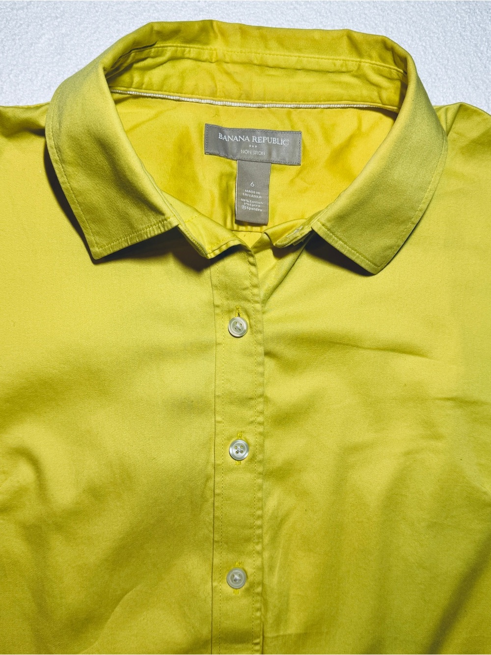 Banana Republic Women’s Yellow Short-Sleeve Button-Down Shirt - Picture 2 of 7